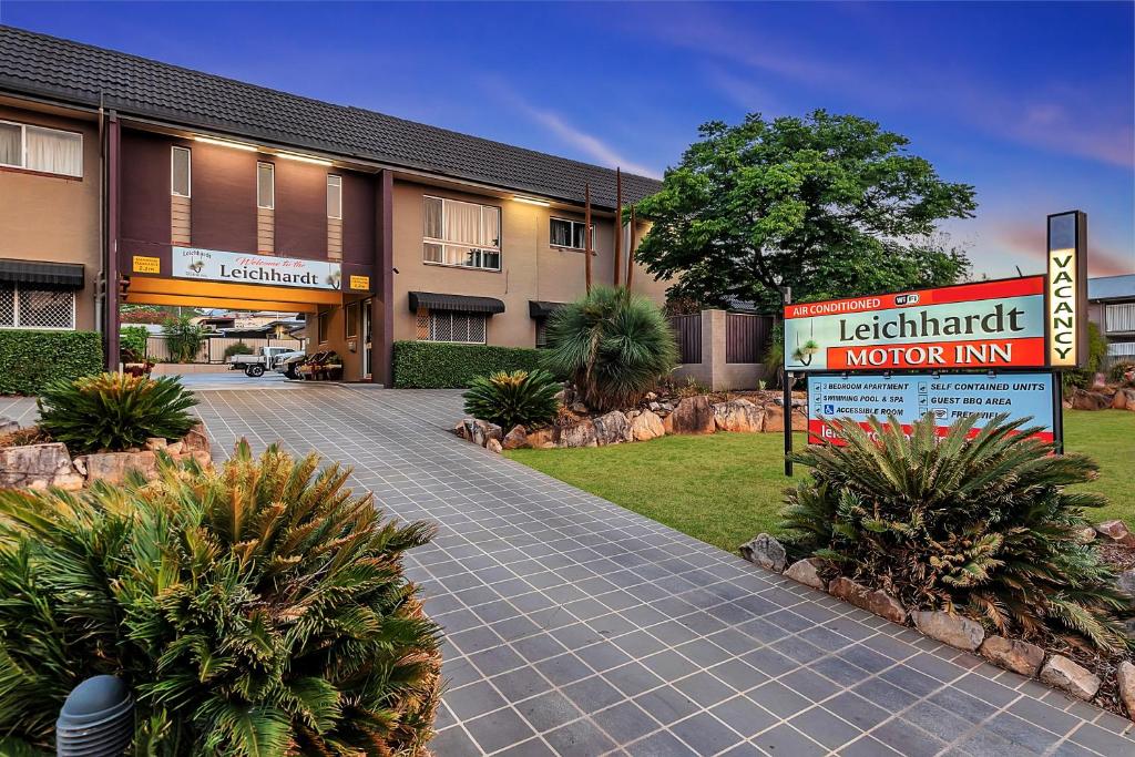 a hotel with a sign in front of a building at Leichhardt Motor Inn in Toowoomba