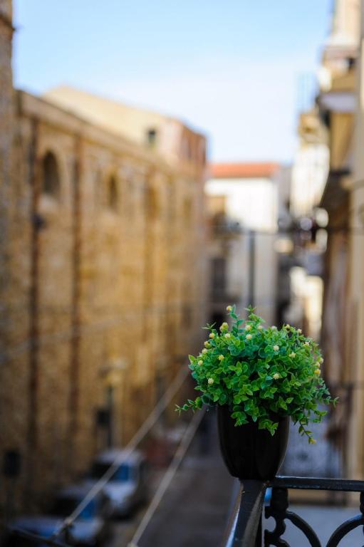 Zdjęcie z galerii obiektu Incao Holiday I Pupi House w Cefalù