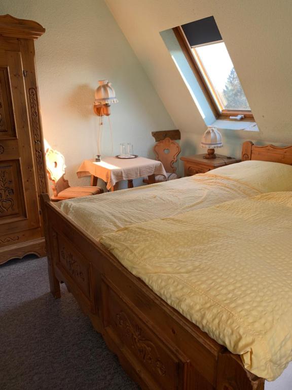 Postel nebo postele na pokoji v ubytování Landhotel Waldschänke