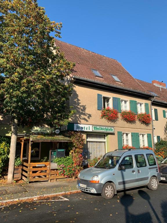 a small car parked in front of a building at Landhotel Waldschänke in Berlin