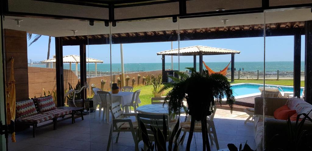  Casa a beira mar com 4 suites e muito conforto