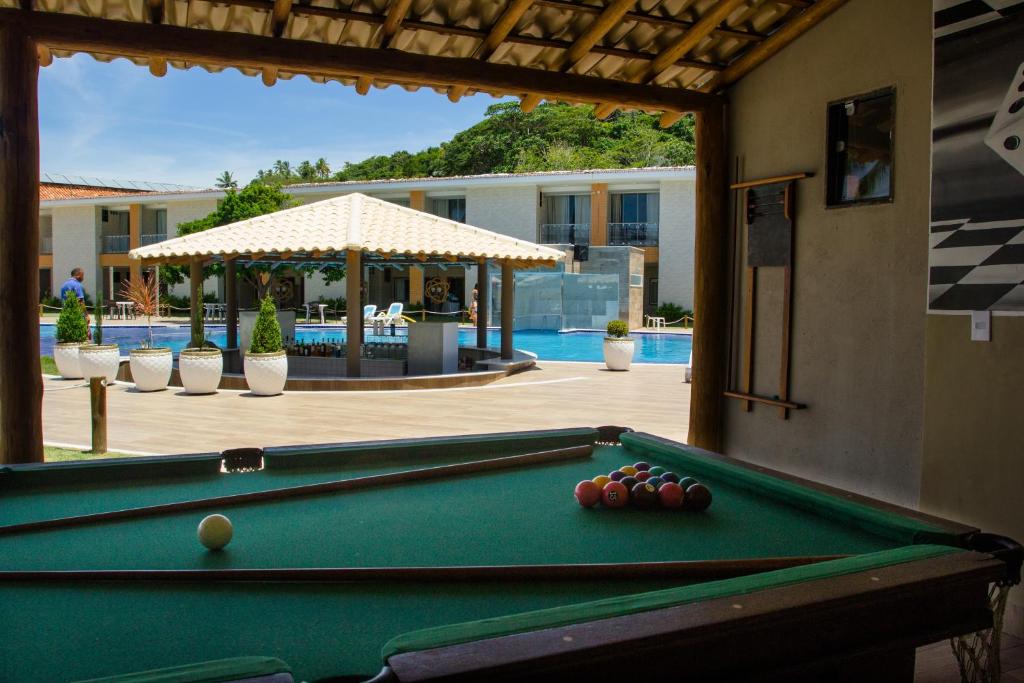 Bazén v ubytování Porto Mar Hotel nebo v jeho okolí