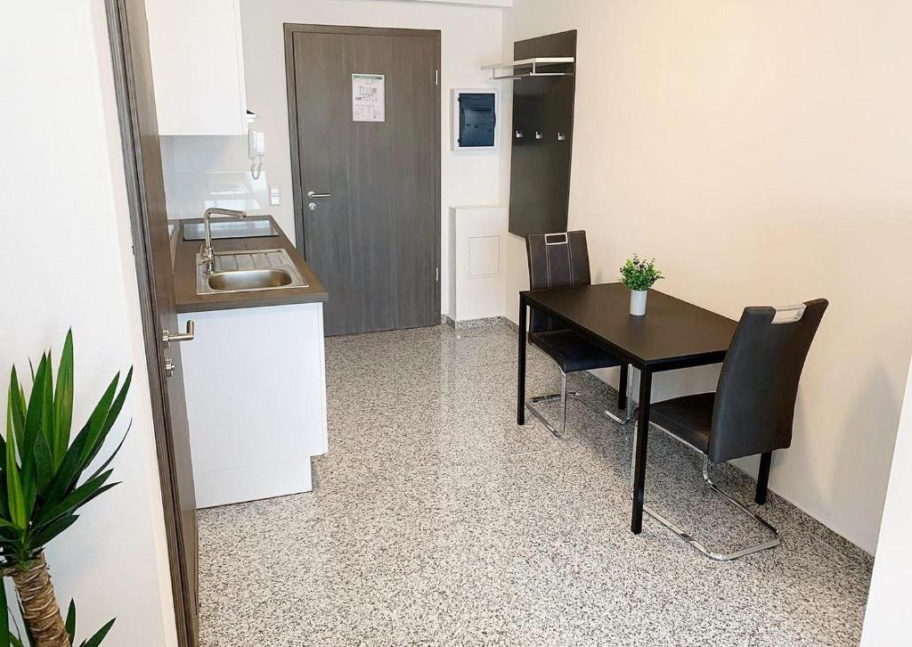 Kuchyň nebo kuchyňský kout v ubytování Pent - Aparthotel Crailsheim