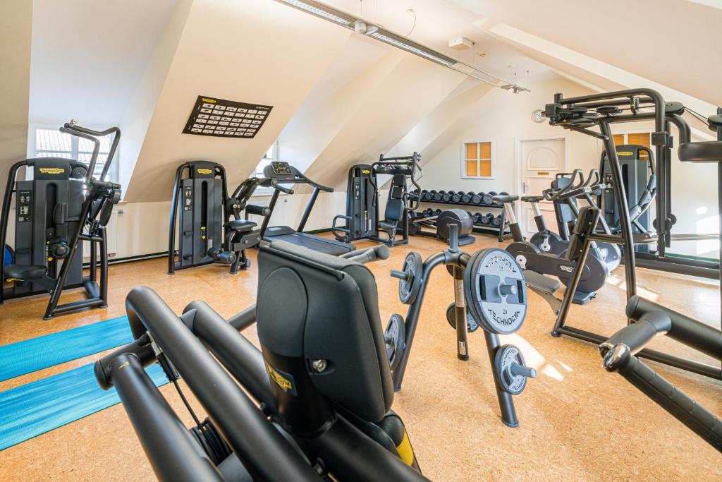 Fitness centrum a/nebo fitness zařízení v ubytování Romantik Hotel Jagdhaus Eiden am See