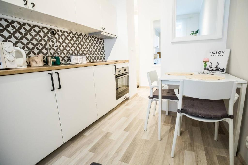 Kuchyňa alebo kuchynka v ubytovaní Hey Stay Apartment with private garden