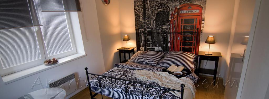 Ένα ή περισσότερα κρεβάτια σε δωμάτιο στο Apartman DvacetSedm