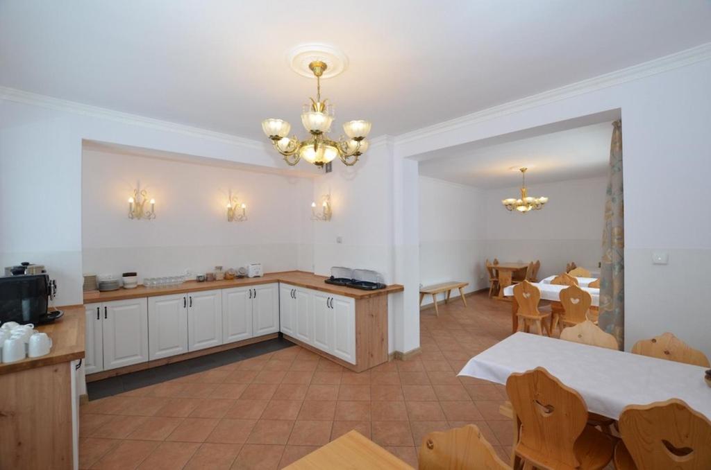 Reštaurácia alebo iné gastronomické zariadenie v ubytovaní Villa Słonecznego Wzgórza