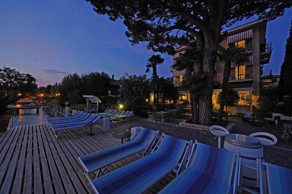 Bazén v ubytování Hotel Marconi nebo v jeho okolí