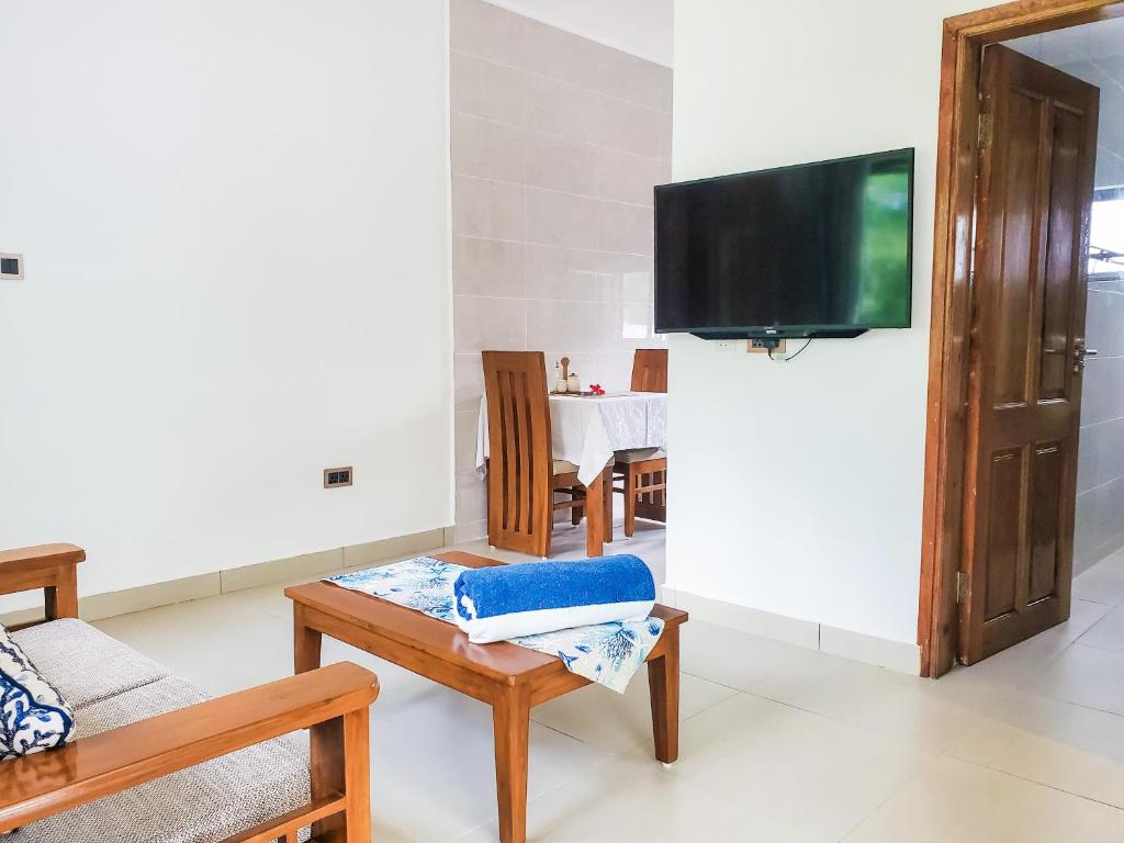 TV a/nebo společenská místnost v ubytování Palm Holiday Apartments