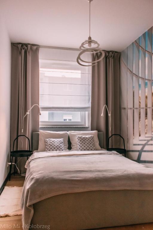 Posteľ alebo postele v izbe v ubytovaní MiłoMi Apartamenty Kołobrzeg