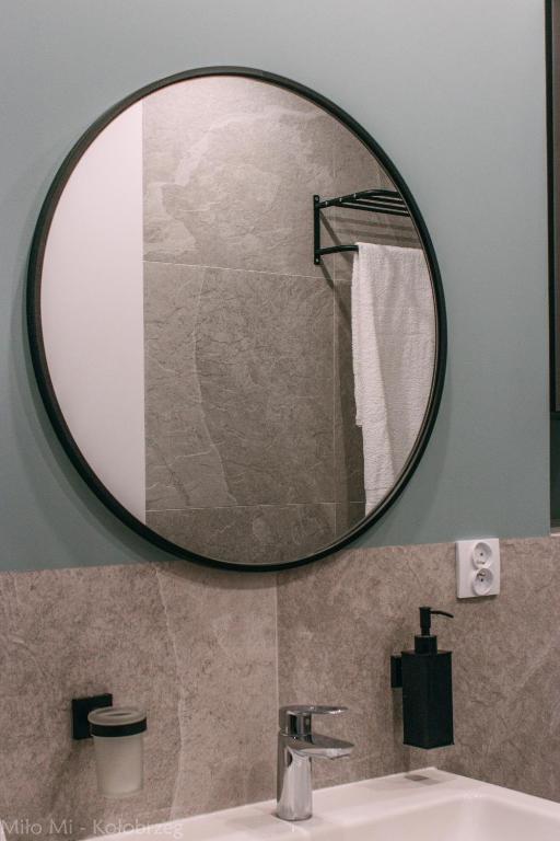 Kúpeľňa v ubytovaní MiłoMi Apartamenty Kołobrzeg