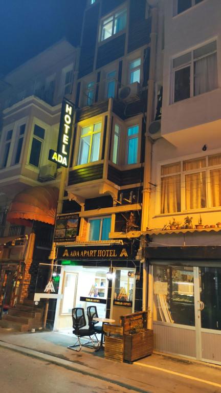 ein Gebäude mit einer Bank davor in der Unterkunft ada hotel in Istanbul