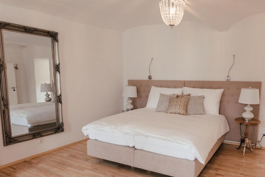 Postel nebo postele na pokoji v ubytování Smarthotel Völkermarkt