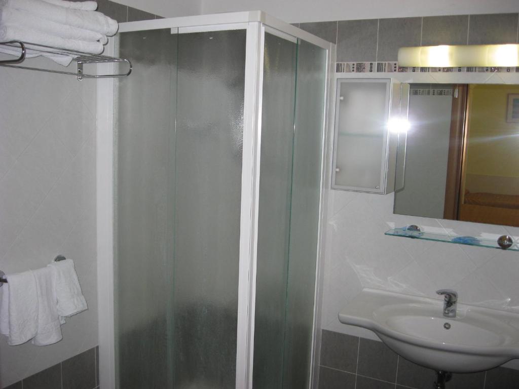 Koupelna v ubytování Hotel Garnì Anna