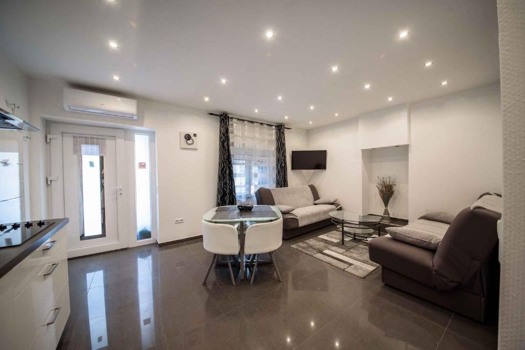 Posedenie v ubytovaní Apartment in Starigrad-Paklenica 36685