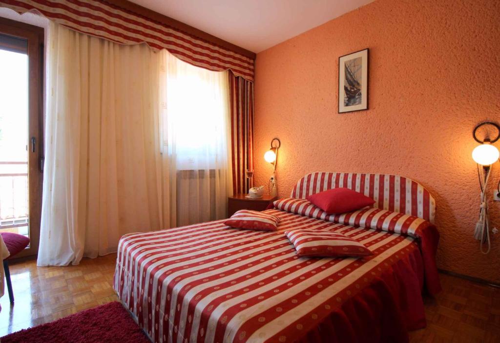 Posteľ alebo postele v izbe v ubytovaní Holiday home in Porec/Istrien 35375