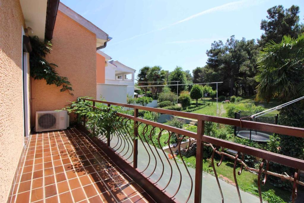 Vonkajšia záhrada v ubytovaní Holiday home in Porec/Istrien 35375