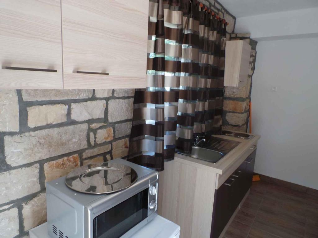 Kuchyň nebo kuchyňský kout v ubytování Holiday Homes in Rovinj/Istrien 11675