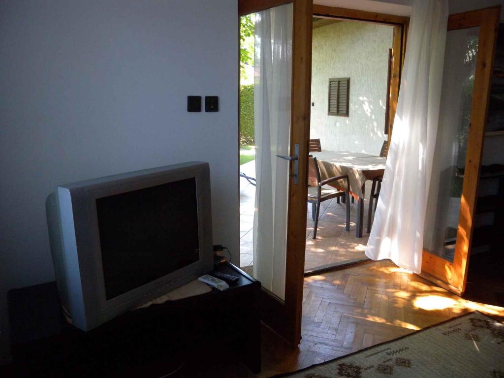 Fotografia z galérie ubytovania Holiday home Vonyarcvashegy/Balaton 31295 v destinácii Vonyarcvashegy
