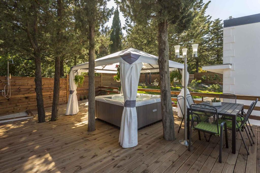 Fotografie z fotogalerie ubytování Holiday home in Split/Split Riviera 27675 ve Splitu
