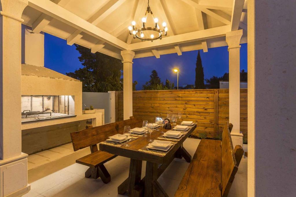 Fotografie z fotogalerie ubytování Holiday home in Split/Split Riviera 27675 ve Splitu