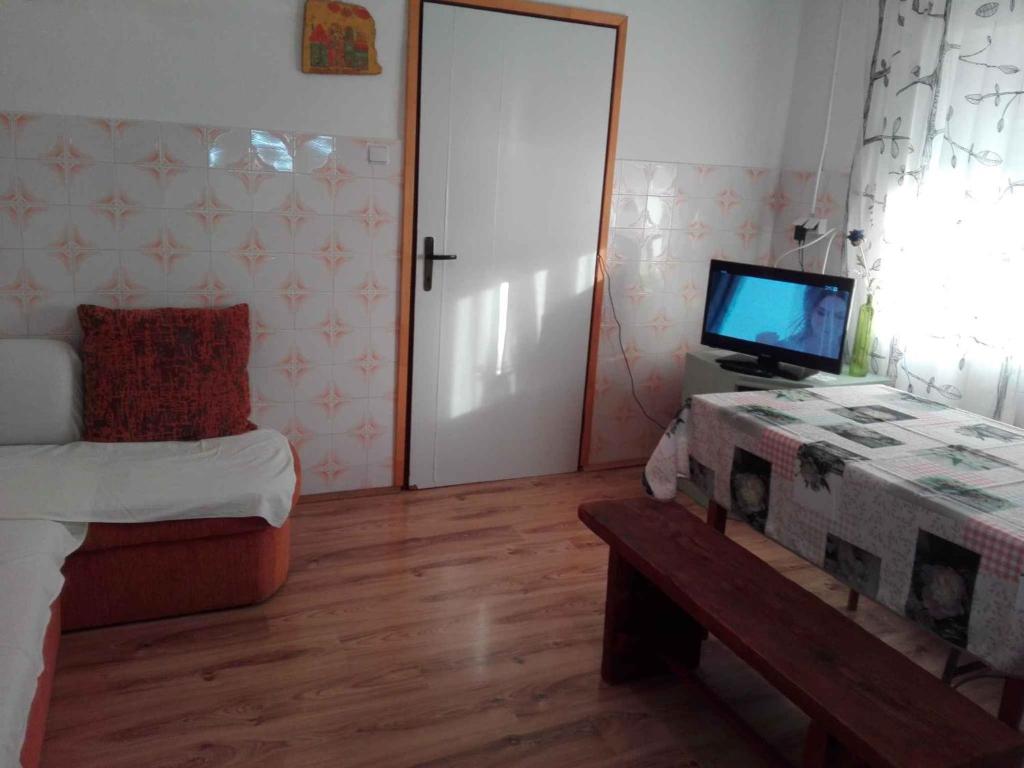 Zdjęcie z galerii obiektu Apartments in Razanac 35305 w mieście Miočić