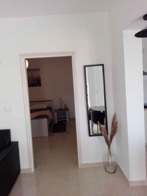 Zdjęcie z galerii obiektu Apartments in Razanac 35305 w mieście Miočić