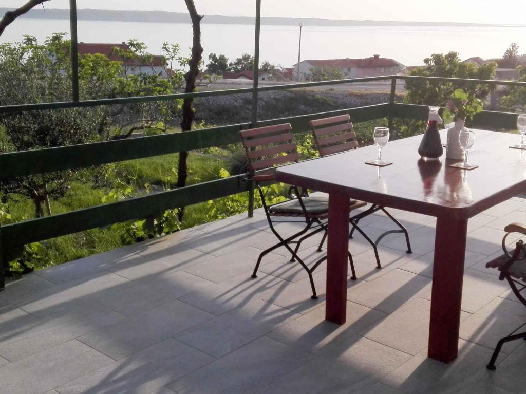 Zdjęcie z galerii obiektu Apartments in Razanac 35305 w mieście Miočić