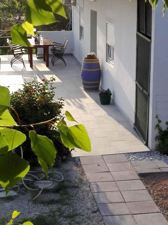 Zdjęcie z galerii obiektu Apartments in Razanac 35305 w mieście Miočić