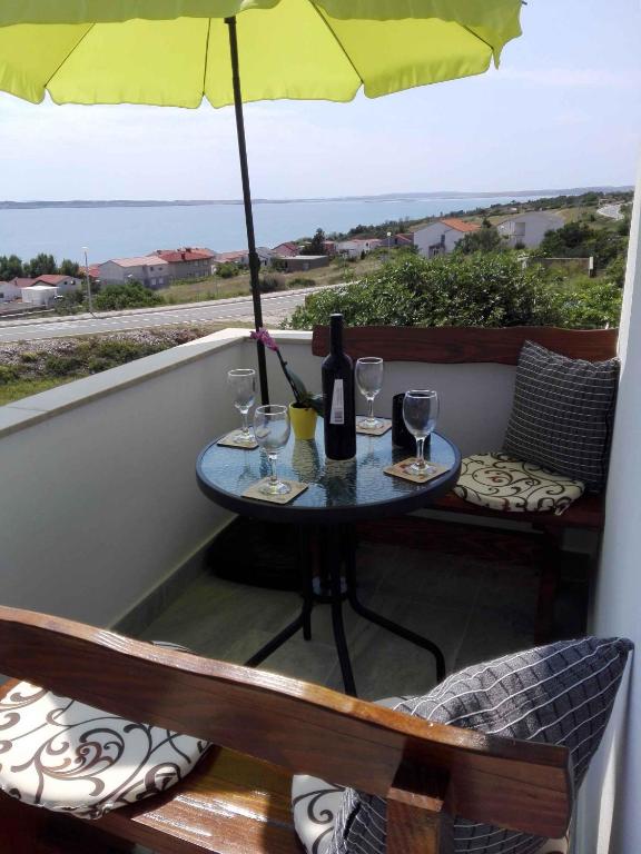 Zdjęcie z galerii obiektu Apartments in Razanac 35305 w mieście Miočić