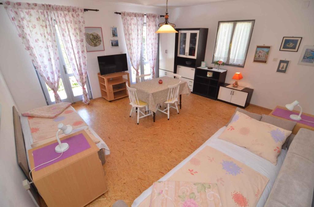 Posteľ alebo postele v izbe v ubytovaní Apartment in Petrcane/Zadar Riviera 7907