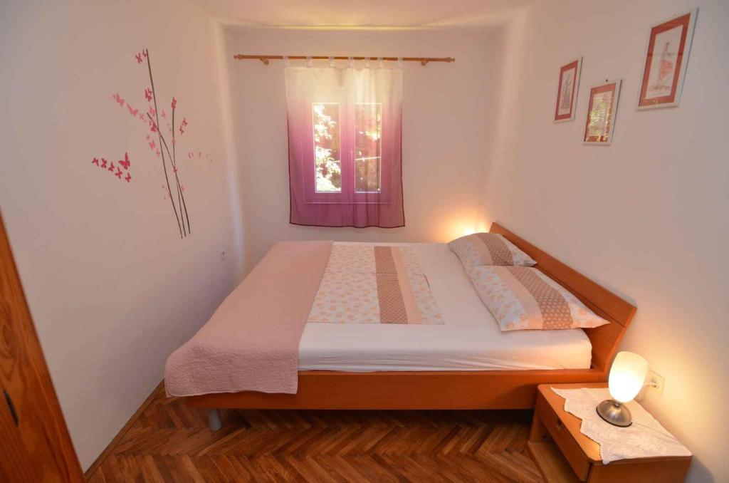 Posteľ alebo postele v izbe v ubytovaní Apartment in Petrcane/Zadar Riviera 7907
