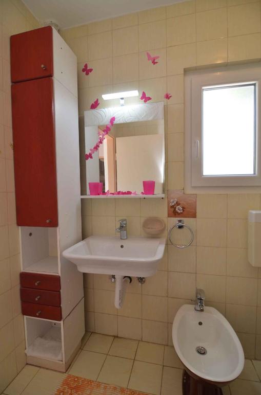 Kúpeľňa v ubytovaní Apartment in Petrcane/Zadar Riviera 7907