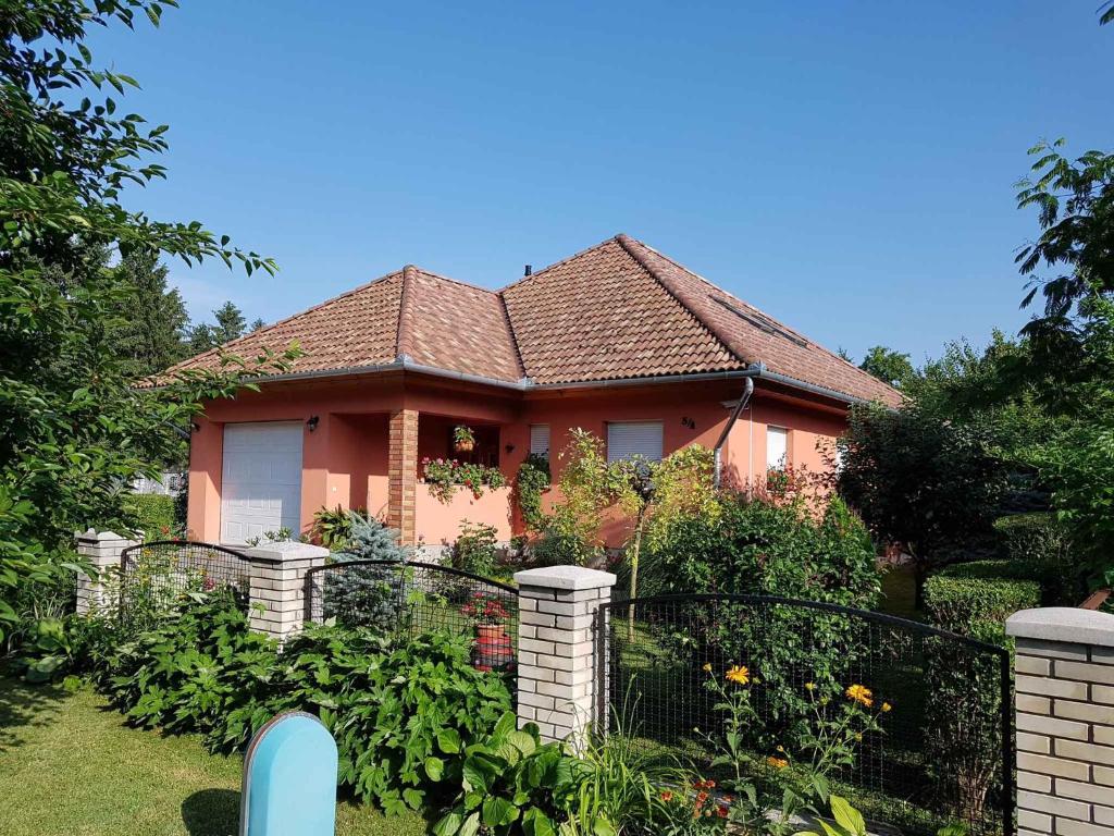 Zahrada ubytování Holiday home in Balatonbereny 18035