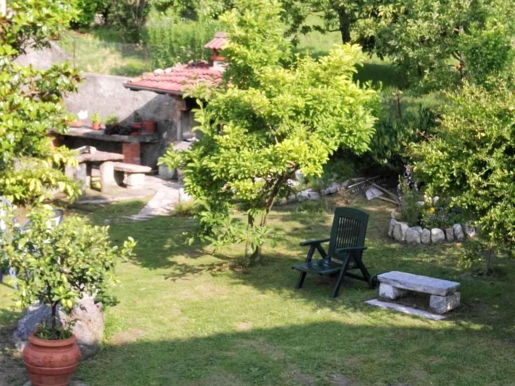 Vonkajšia záhrada v ubytovaní Apartments in Tremosine/Gardasee 33428