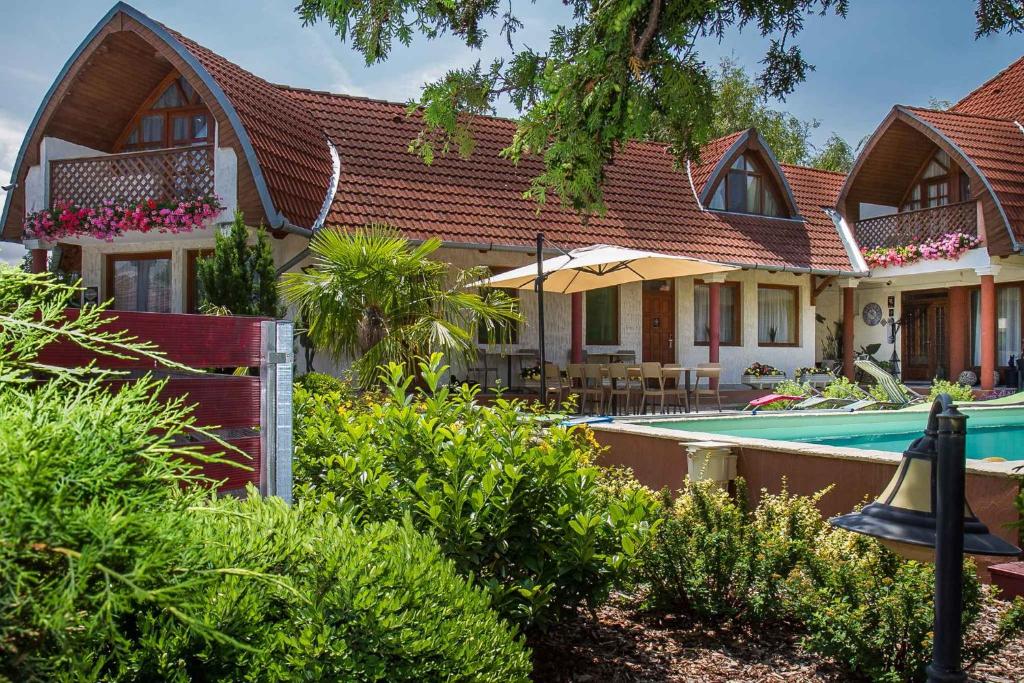 A garden outside Apartment in Balatonkeresztur 35398