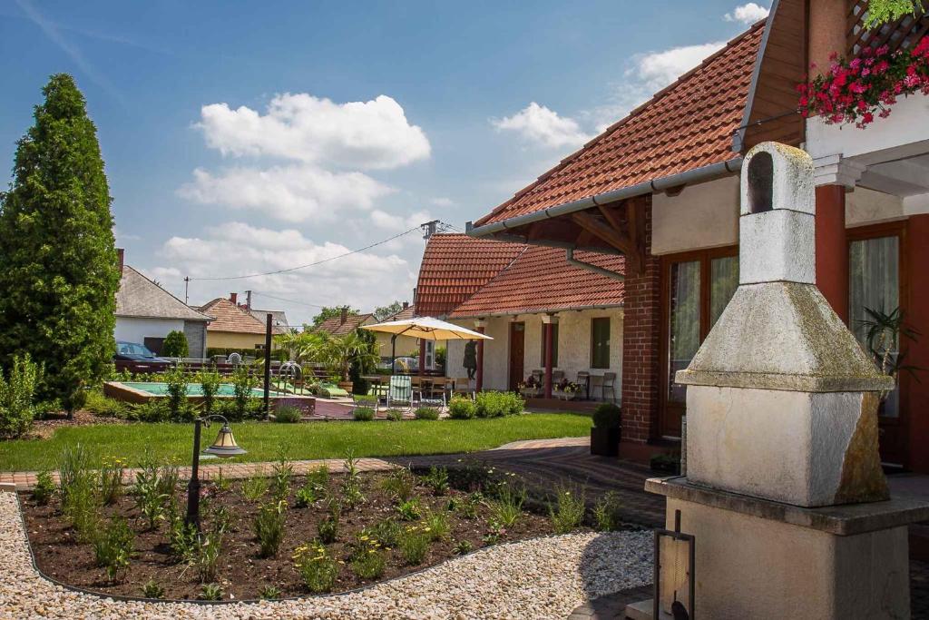 A garden outside Apartment in Balatonkeresztur 35398