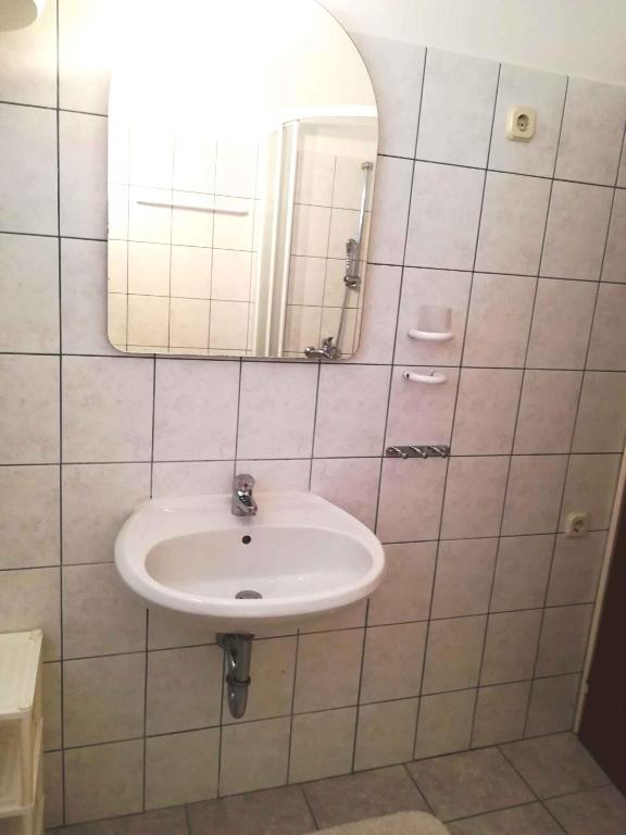 Kúpeľňa v ubytovaní Apartments in Biograd na Moru 8034