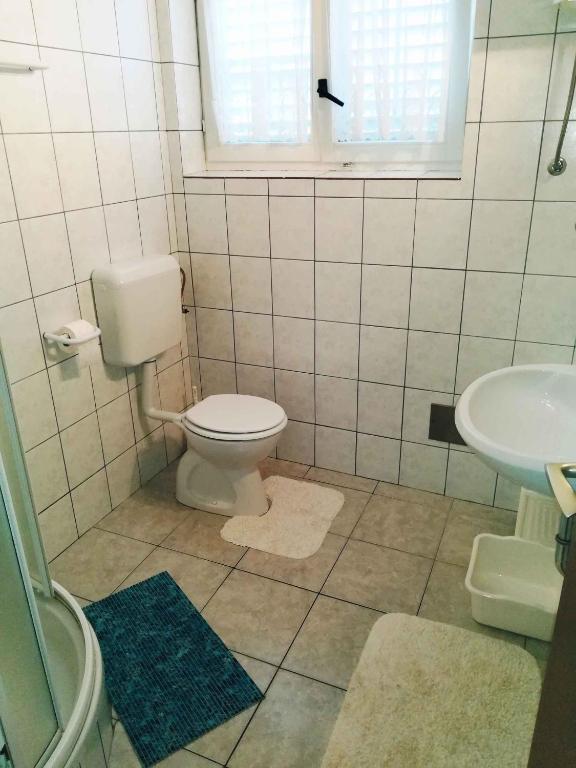 Kúpeľňa v ubytovaní Apartments in Biograd na Moru 8034