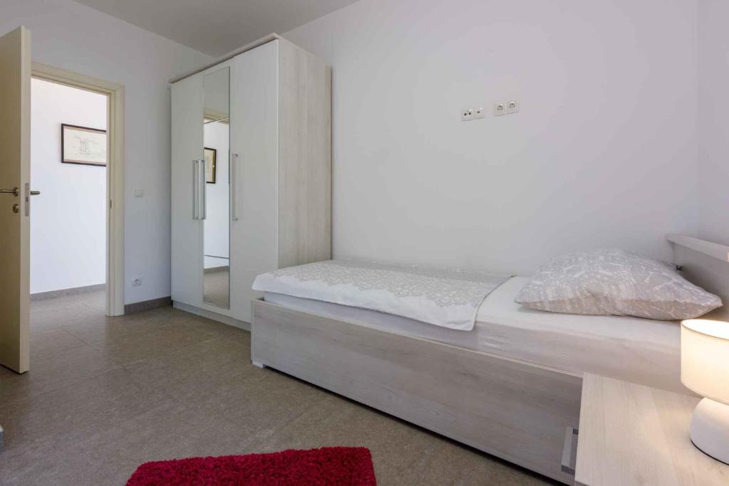 Postel nebo postele na pokoji v ubytování Apartment in Crikvenica 34970