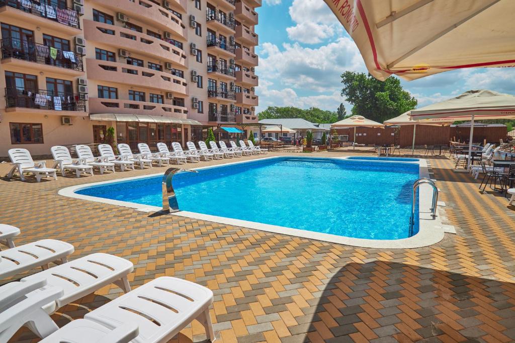 Басейн в Hotel Alfa Summer або поблизу