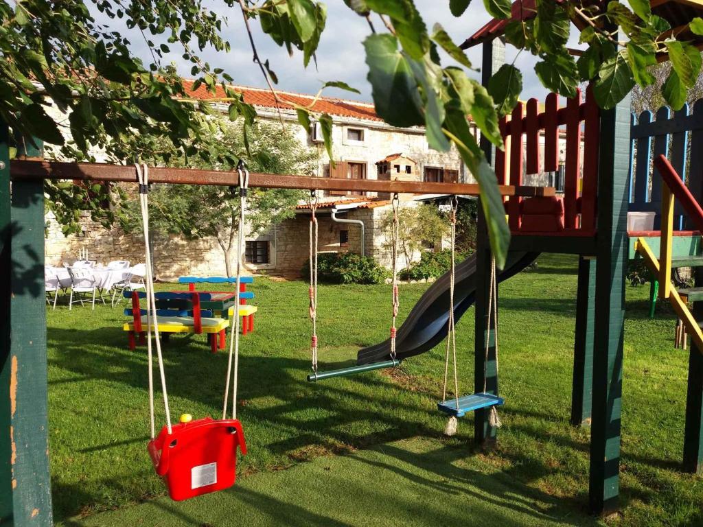 Plac zabaw dla dzieci w obiekcie Holiday home in Dignano