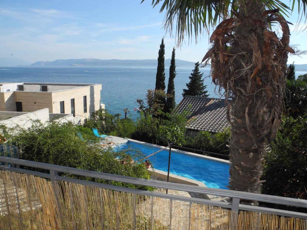 Bazén v ubytování Apartment in Crikvenica 5485 nebo v jeho okolí