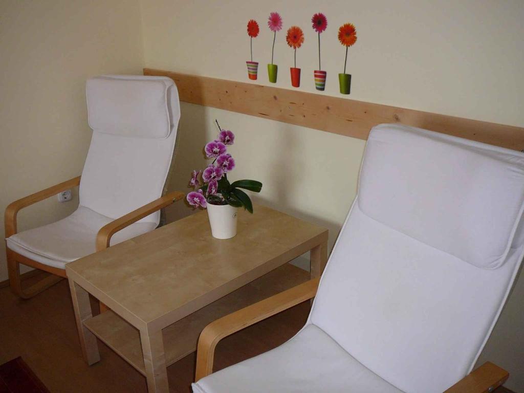 En sittgrupp p&aring; Apartments in Alsopahok/Balaton 27597