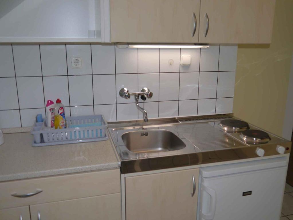 Ett k&ouml;k eller pentry p&aring; Apartments in Alsopahok/Balaton 27597
