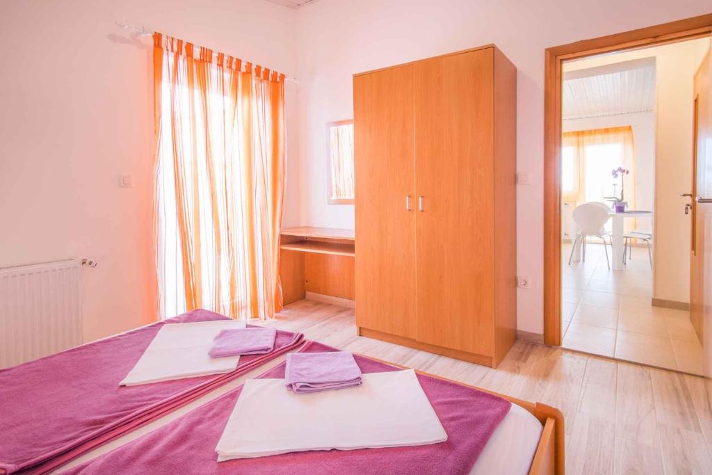 Postel nebo postele na pokoji v ubytování Apartments in Krk/Insel Krk 26807