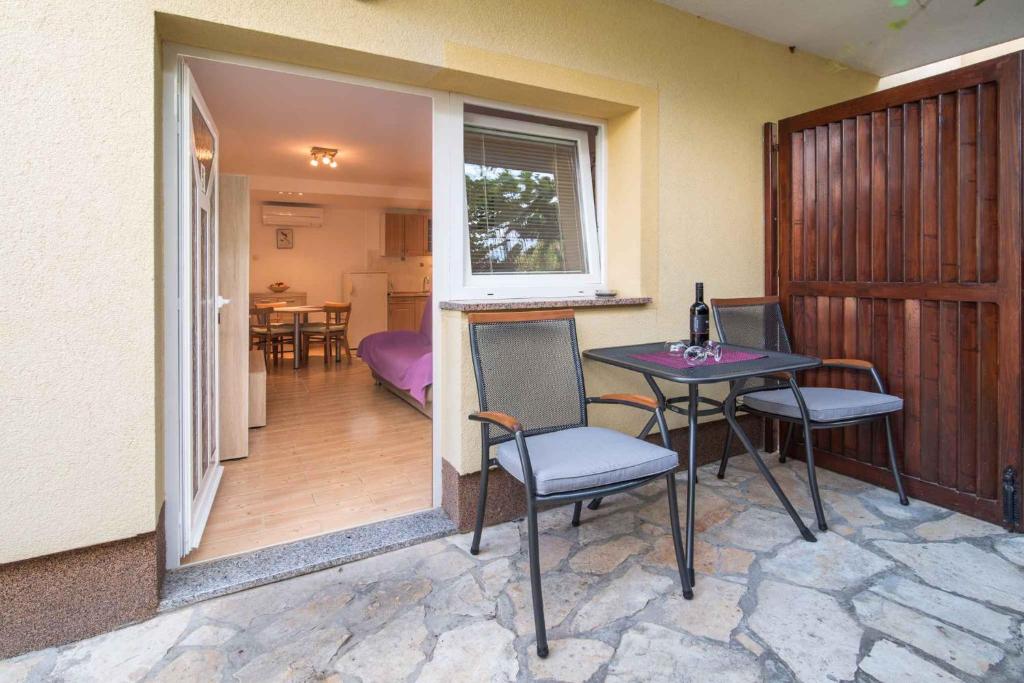 Fotografie z fotogalerie ubytování Apartments in Krk/Insel Krk 26807 v destinaci Krk