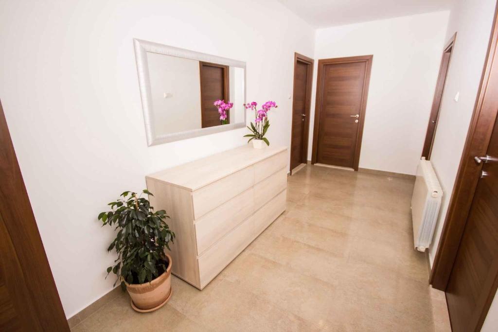 Fotografia z galérie ubytovania Apartment in Seget Donji 7430 v Trogiri