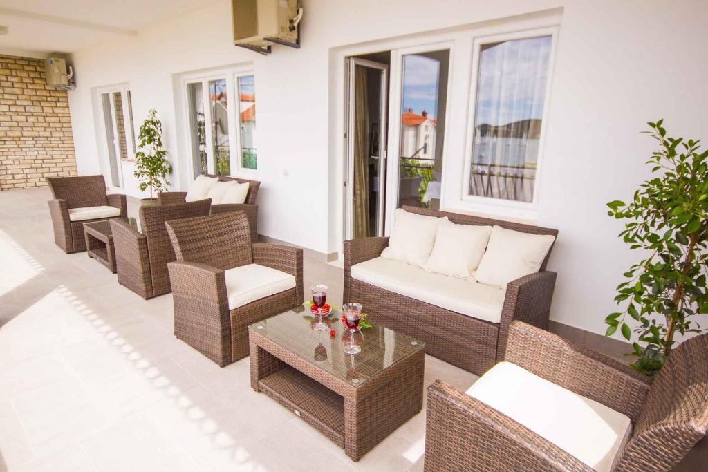 Posedenie v ubytovaní Apartment in Seget Donji 7430