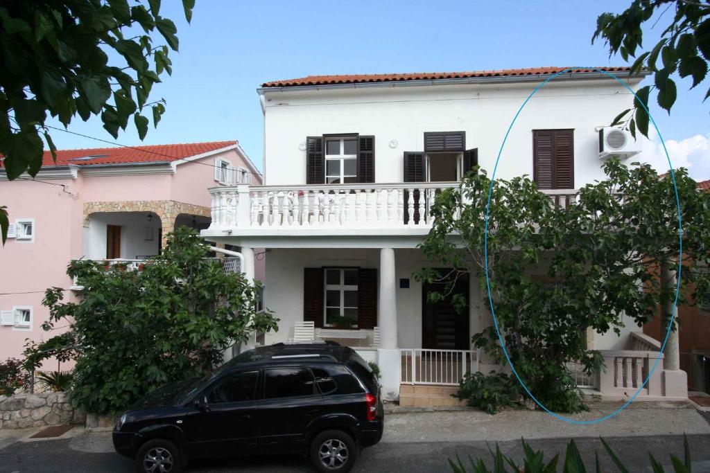 a black car parked in front of a white house at Holiday home in Silo/Insel Krk 26681 in Šilo
